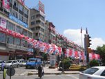 Parti bayrakları rengarenk görüntüler oluşturdu