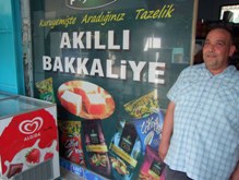 Arife tarif gerekmedi, sigarayı siyah filmle kamufle etti