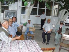 Kahvehanelerine mühür  vuruldu, olan köylülere oldu