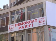 ANAP Aydın İl Teşkilatı  Demokrat Parti tabelasını indirdi