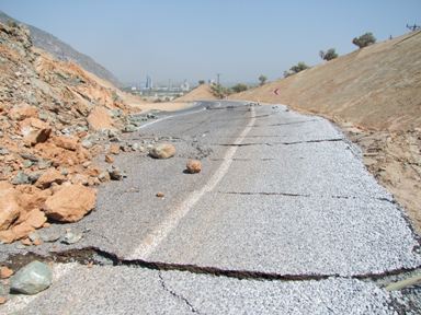 Tonlarca toprak kütlesi yola kaydı