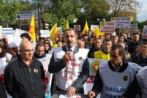 Sağlıkçılar Hükümetin sağlık politikasını protesto etti