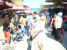 Çarşamba pazarı girişleri denetim bekliyor