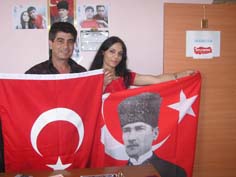 Erken seçim afiş ve bayrakçıları olumsuz etkiledi