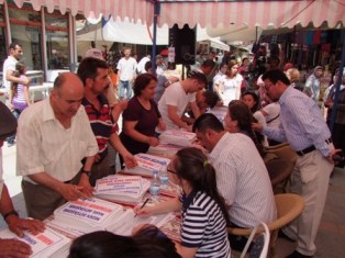 Ortaklar ayağa kalktı