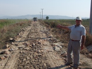 Ova yolunu kendisi yaptırıyor