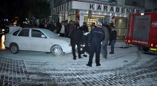 Hareket halindeki araç bomba gibi patladı