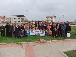 Öğrenciler baharı ağaç dikerek karşıladı