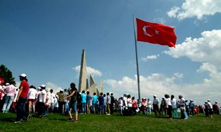 Gençler Zafertepeye çıktı