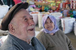 Yaşlanan Türkiyenin en yaşlıları Nazillide