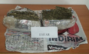 2,5 kilo esrar yakalandı