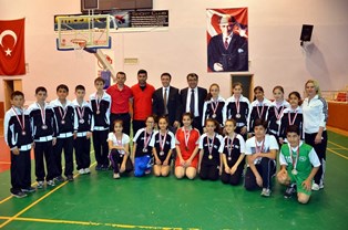 Ulusal Egemenlik Badminton Kupası sahiplerini buldu
