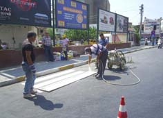 Köprübaşına yaya geçitleri çizildi