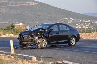 Milas-Akbük kavşağında trafik kazası ; 1 ölü, 6 yaralı