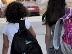 Okul çantaları çocuklara ağır geliyor