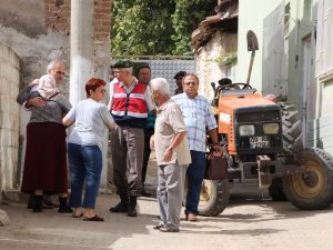 Traktör altında kalarak can verdi