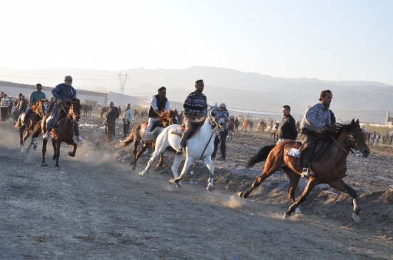 3. Rahvan At Yarışları Yapıldı