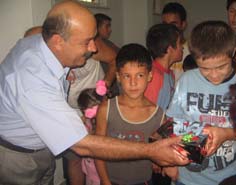 Başkan Kamacı özürlü çocukları sevindirdi
