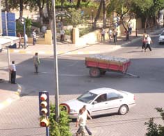 Kancası kopan römork herkesi korkuttu