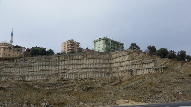 Kuşadası'nda konutlar tahliye ediliyor