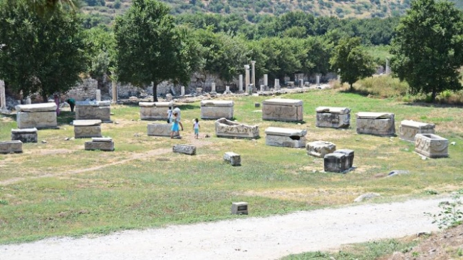İki bin yıllık lahidi çalan turist yakalandı