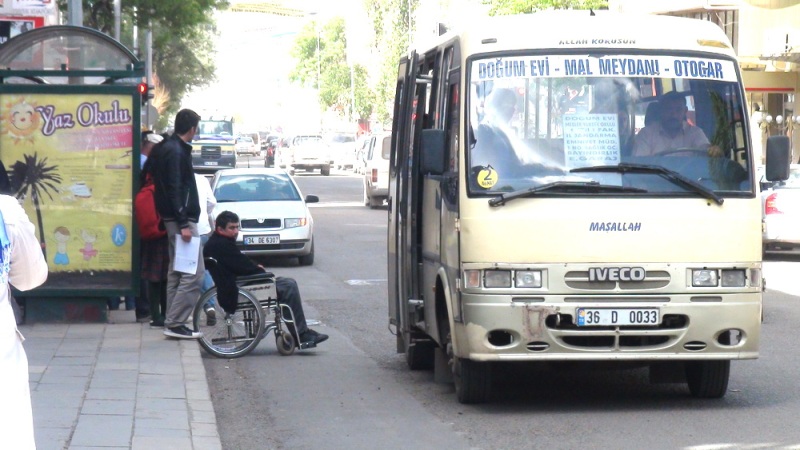 Toplu taşımada engellilere uygun olmayana ruhsat yok