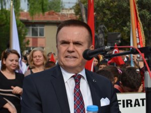 Demirezer, “Öğretmenler  yüce bir görevin fedakâr temsilcileridir”