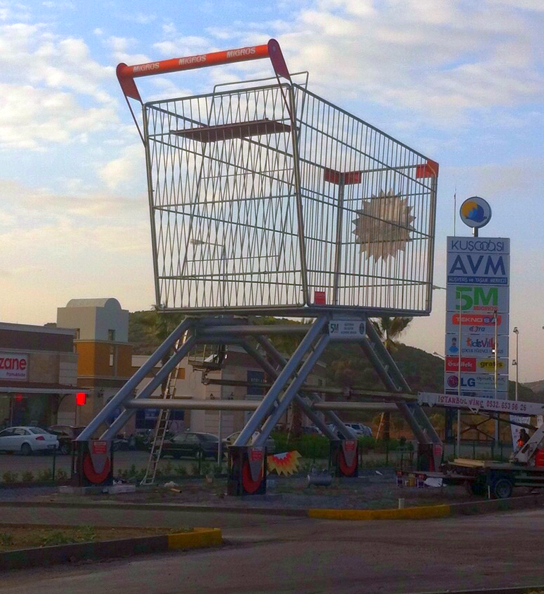 Kuşadası'nın en büyük alışveriş ve yaşam merkezi