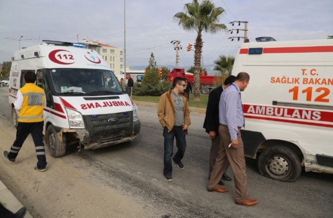 Milas’ta iki ambulans çarpıştı