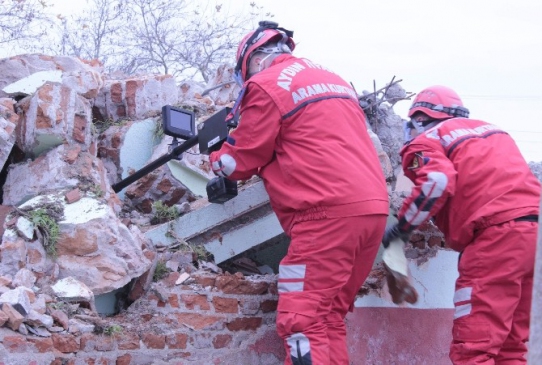 Büyükşehir arama kurtarma ekipleri tatbikata damga vurdu