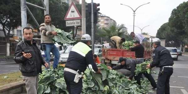 Yola saçılan Karnabaharları Polisler topladı