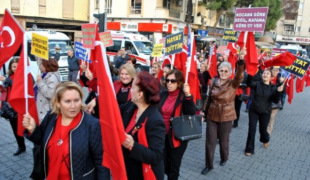 Aydınlı kadınlardan ‘Kadın Hakları' yürüyüşü