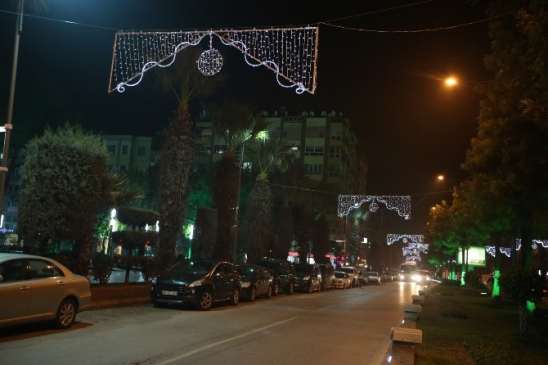 Aydın'da şehir yeni yıla hazırlandı caddeler ışıl ışıl oldu