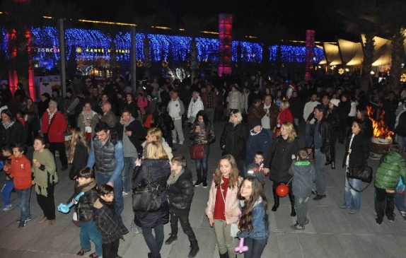 Kuşadası'nda Christmas kutlaması