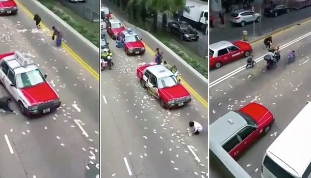 Yere saçılan paraları böyle çaldılar!