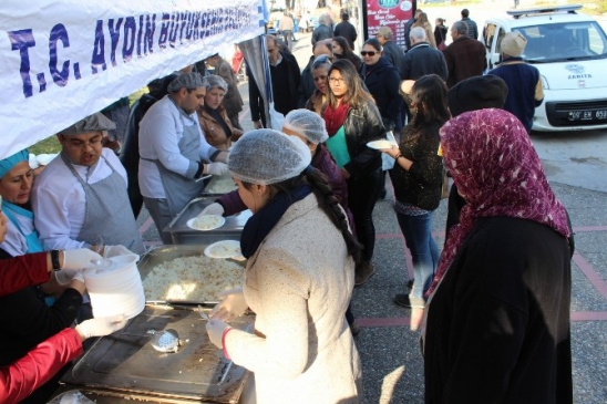 Büyükşehirden kandilde lokma ve pilav hayrı