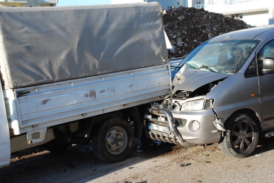 Didim'de trafik kazası: 1'i ağır 2 yaralı