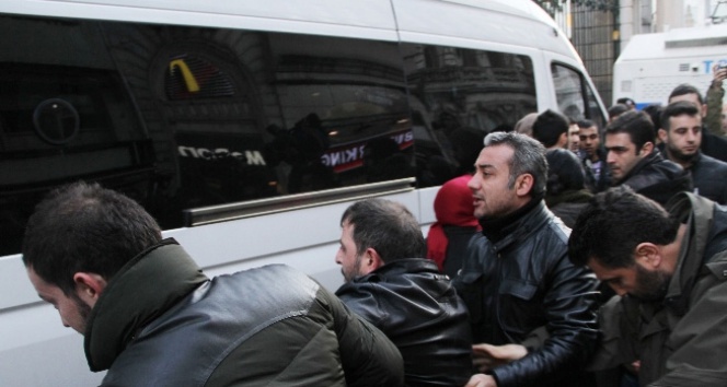 Beyoğlu’nda Fransa’ya destek yürüyüşünde olay