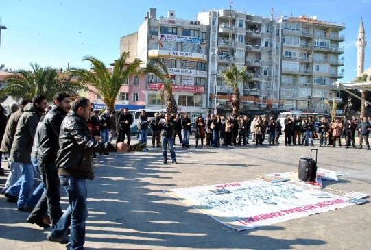 Fransa'daki terör saldırısı Aydın'da protesto edildi