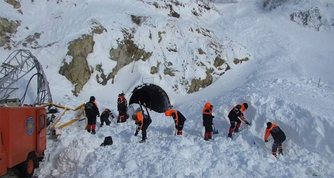 Çığ altında kalan son işçinin de cesedine ulaşıldı