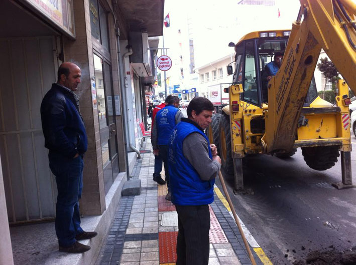 BÜYÜKŞEHİR ŞİMDİ DE SÖKE'NİN CADDELERİNE EL ATTI