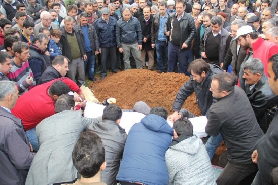 Öldürülen AK Parti eski Belde Başkanı toprağa verildi