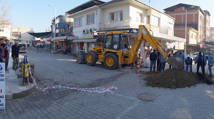 Germencik Meydan Sokak’ta  içme suyu hattı yenileniyor