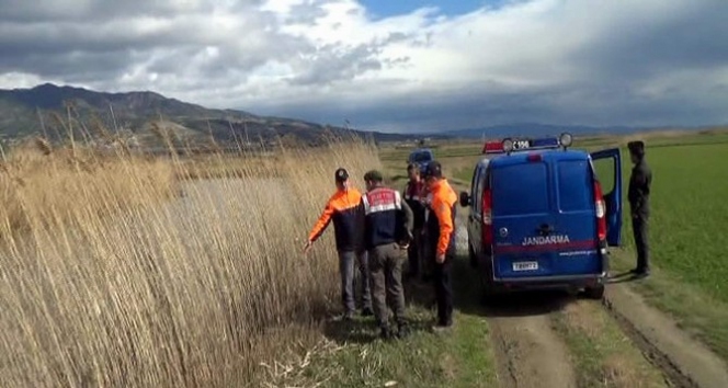 Menderes Nehri'nde bot alabora oldu Üsteğmen kayıp