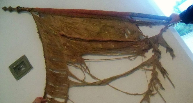 Tarihi Osmanlı sancağı çalındı