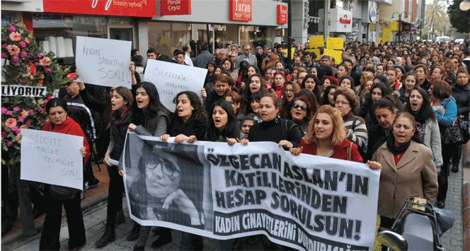 Tarsuslular Özgecan için yürüdü