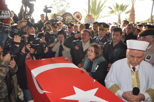 Şehit pilotlar son yolculuğuna uğurlandı