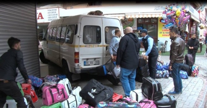 Efeler'de zabıtadan işportacılara baskın