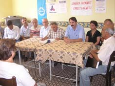 Emekli-Sen üyelerinden sendikalarının kapatılmasına tepki