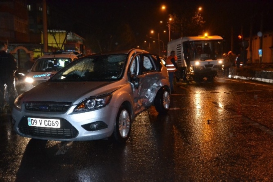 Babasının taksisiyle kaza yaptı; 2 yaralı